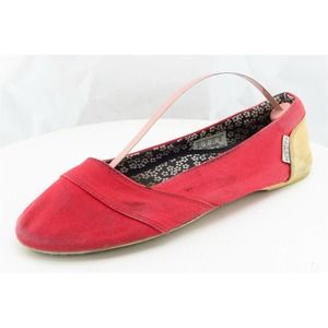 KEEN Women Sz‎ 8 M Red Flat Fabric Shoes 1010311